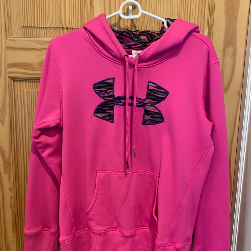Women’s Large Under Armour hoodie